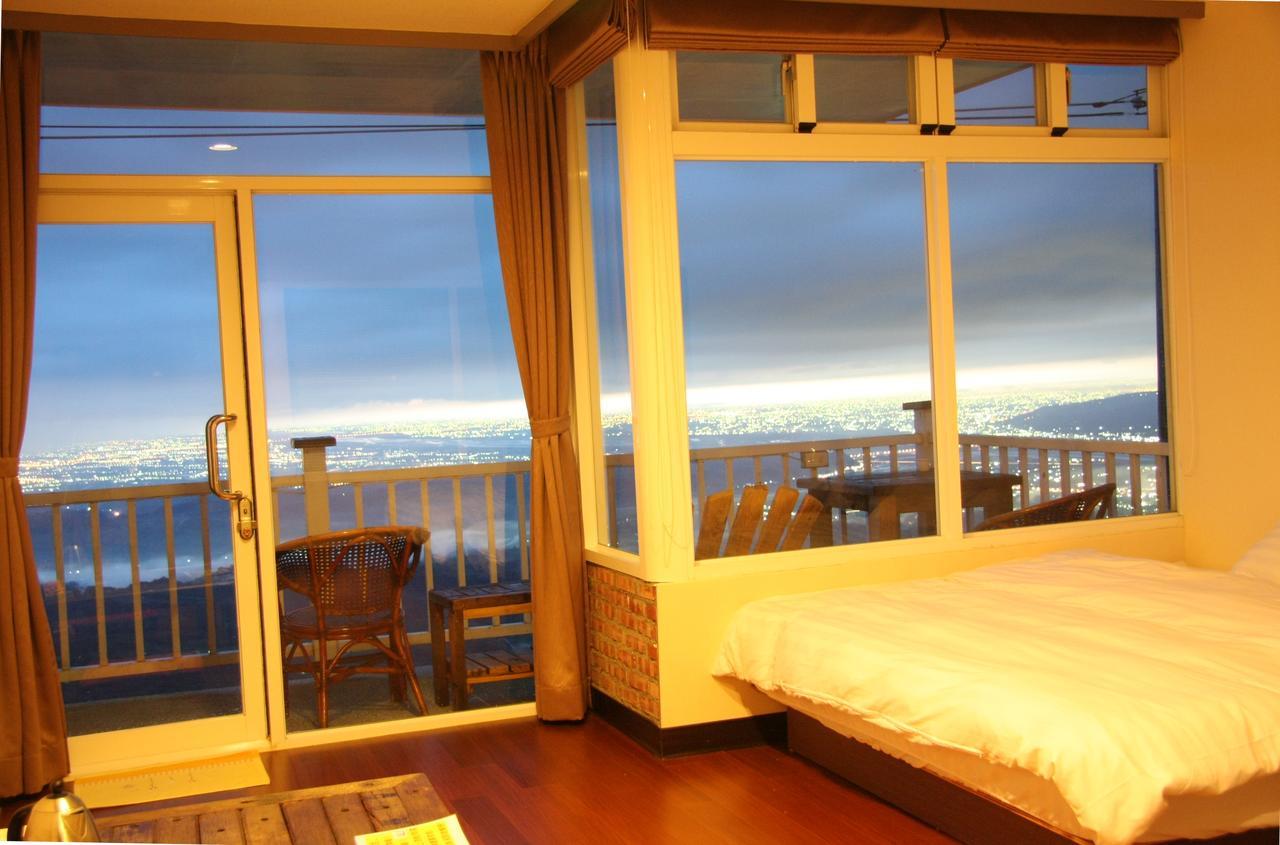 Sky Lounge B&B Zhushan Exterior foto
