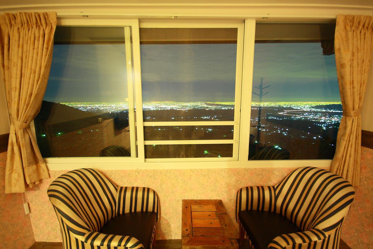 Sky Lounge B&B Zhushan Exterior foto
