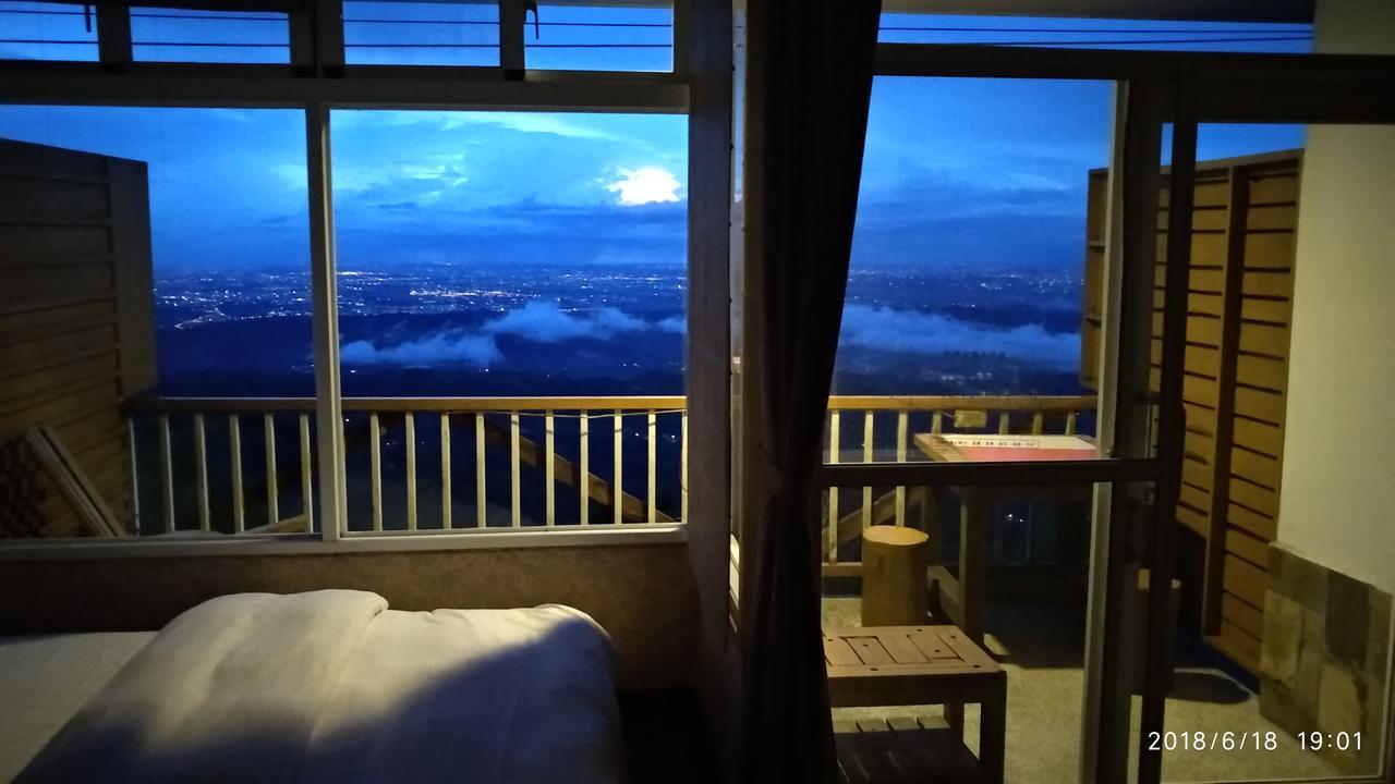 Sky Lounge B&B Zhushan Exterior foto